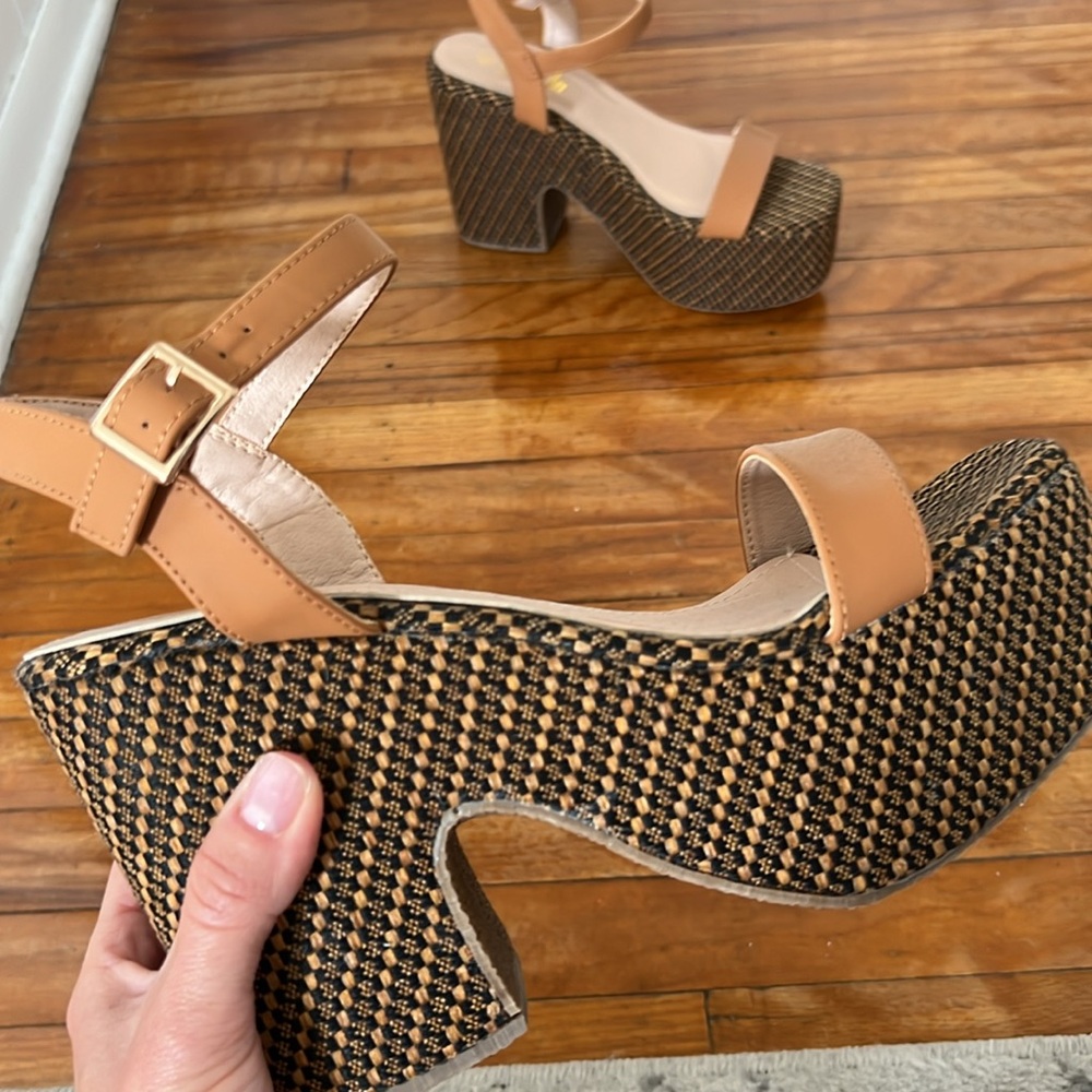 Platform Sandals - Picture 3 of 4